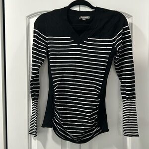 Roz & Ali Black and White striped sweater size S